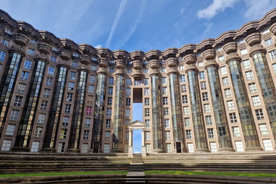 Les espaces d'abraxas à Noisy-le-Grand ont été pensé par l'architecte espagnol Ricardo Bofill.